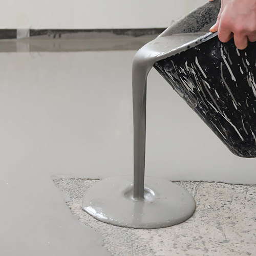 Self-leveling epoxy. Leveling with a mixture of cement floors